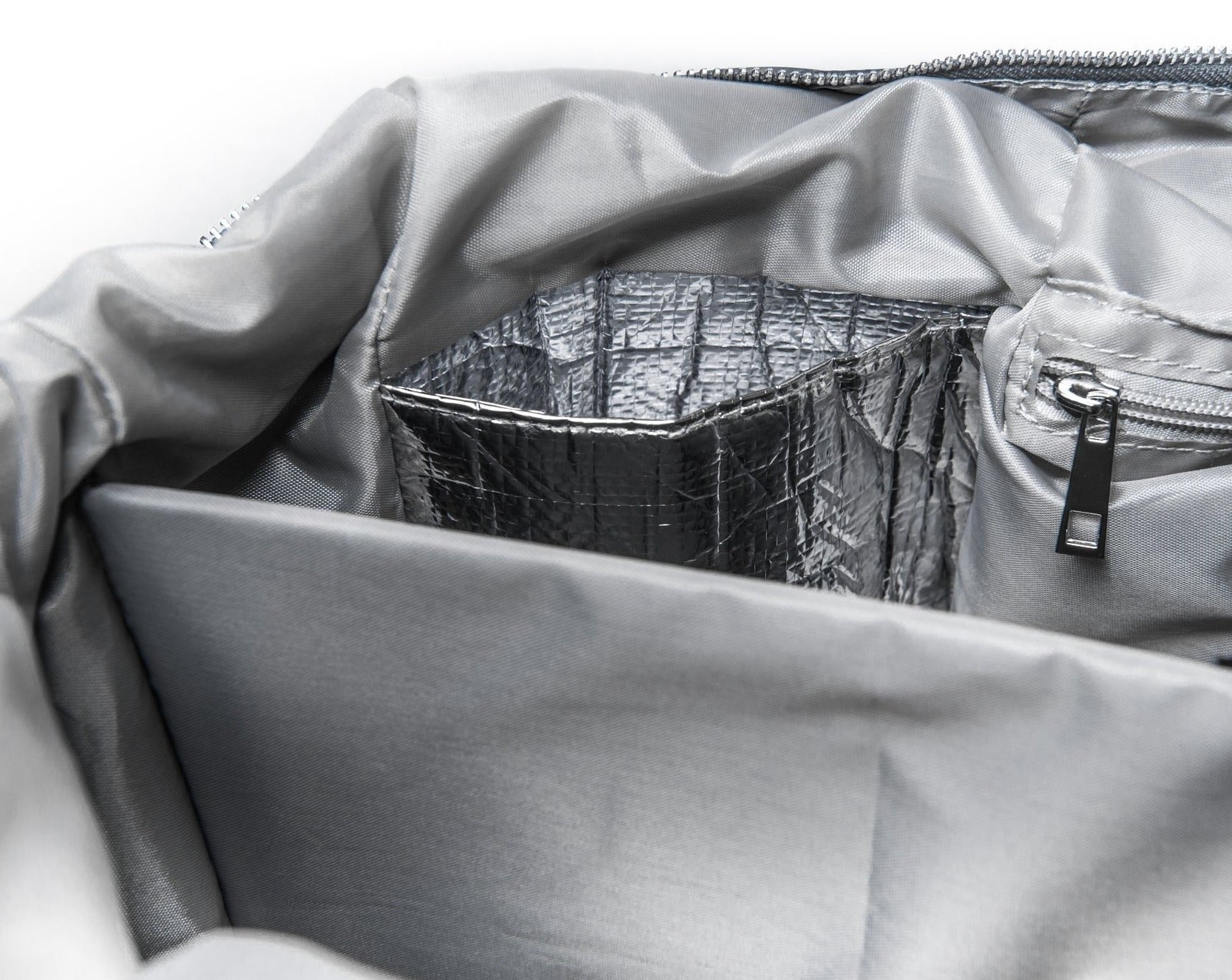 Duffel bag with online internal compartments